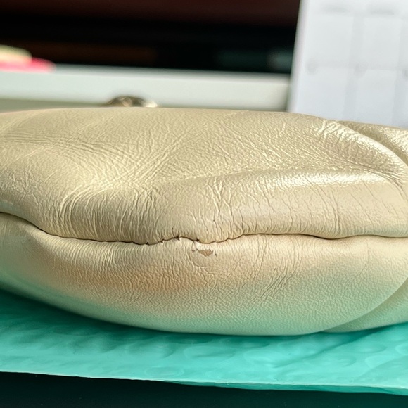 Vintage Ruth Saltz Cream Leather Gold Cougar Head Chain Strap Purse - Picture 15 of 16